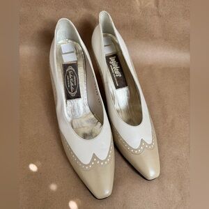Vintage Ingledews Cream and Tan Leather Specator Pumps with Wingtip Detail. 8.5N